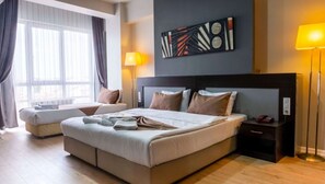 Habitación cuádruple estándar | Escritorio, espacio para trabajar con un portátil, wifi gratis