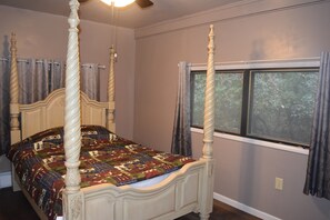 5 bedrooms, desk, free WiFi