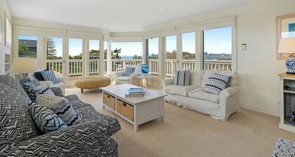 ST PAULS SUPERB SORRENTO, 5 BEDROOM, TRI-LEVEL, TENNIS COURT, BEACH, VIEWS!