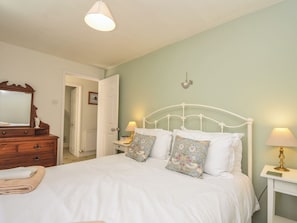 Cottage | 2 bedrooms, WiFi (free), individually decorated, individually furnished - The Mews (Bodmin)