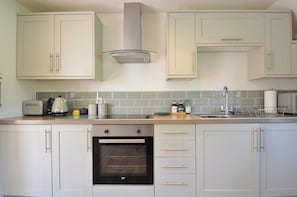 Cottage | Private kitchen | Fridge, electric kettle, cookware/dishes/utensils - The Mews (Bodmin)