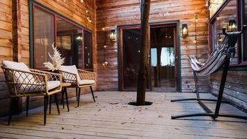 Cabin, 5 Bedrooms | Terrace/patio