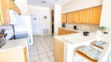 House, 4 Bedrooms | Private kitchen | Stovetop, coffee/tea maker, cookware/dishes/utensils, dining tables