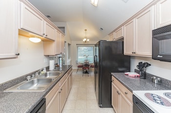 Charming Comfortable Memphis Getaway 3 Bedroom Home by Redawning