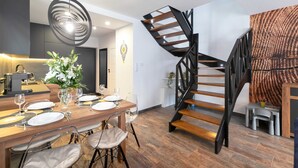 Leilighet – deluxe | Spiseområde på rommet