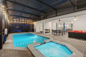 A heated pool - Epic 8BR Villa w/Free Arcade, Theater, Pool & Spa! (Davenport)