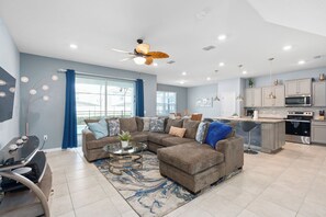 Smart TV, table football - Spacious 5BR Villa w/ Pool, Games, Near Disney! (Davenport)