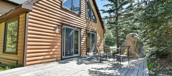 Blue River Escape Home: Peaceful, On River