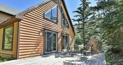 Blue River Escape Home: Peaceful, On River