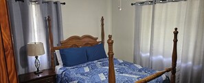 4 bedrooms, in-room safe, desk, iron/ironing board