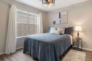 公寓客房, 多張床, 陽台, 花園景觀 (The Branson Condo at Fall Creek) | 2 間臥室、獨特裝潢、布置獨特、熨斗/熨衣板