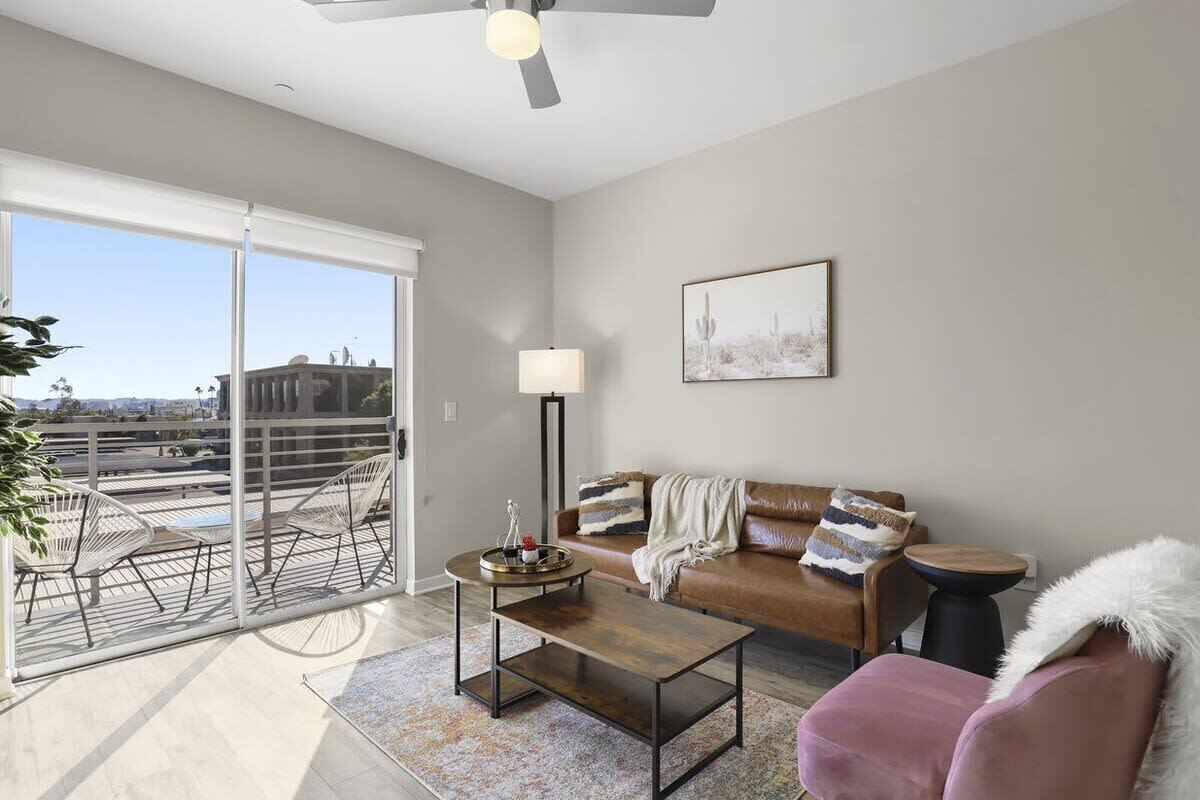 Cozysuites Paradise under the palms w/ Pool! 21