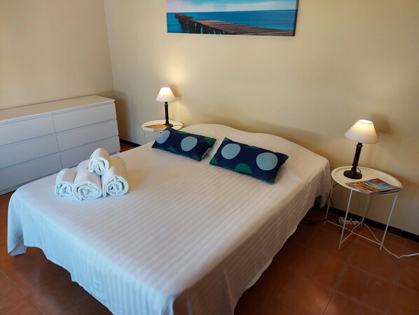 4 chambres, lit parapluie, Wi-Fi gratuit, draps fournis