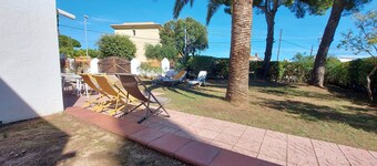 Magnifique villa arborée, idéalement située à deux pas de la plage.