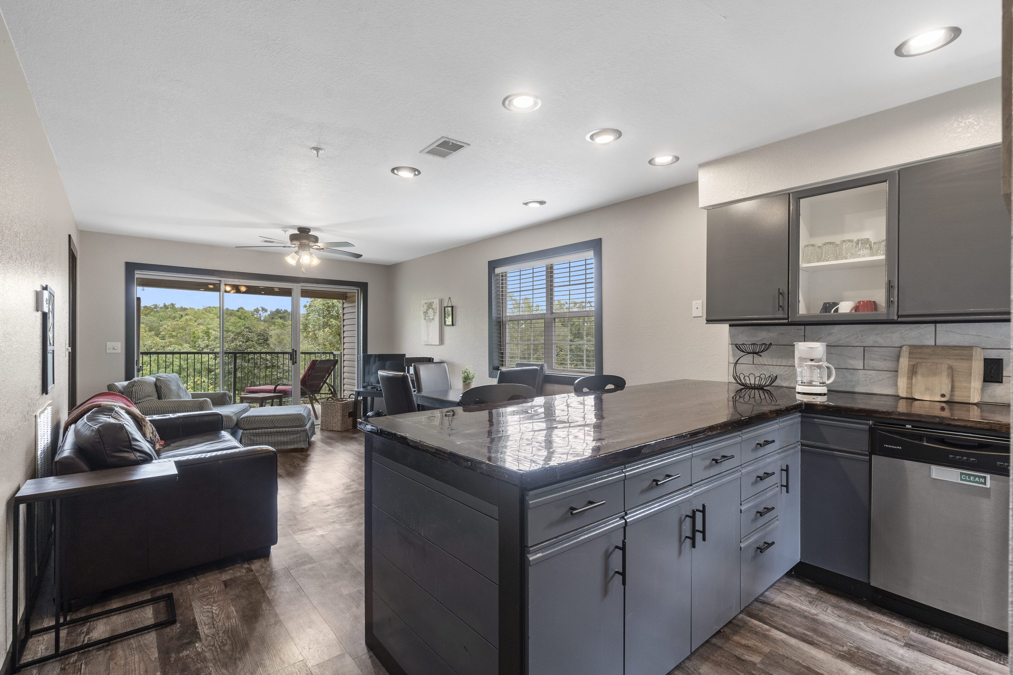 Condo, Multiple Beds, Balcony, Mountain View | Private kitchen | Fridge, microwave, oven, stovetop