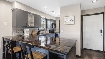 Condo, Multiple Beds, Balcony, Mountain View | Private kitchen | Fridge, microwave, oven, stovetop