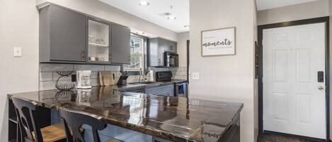 Condo, Multiple Beds, Balcony, Mountain View | Private kitchen | Fridge, microwave, oven, stovetop