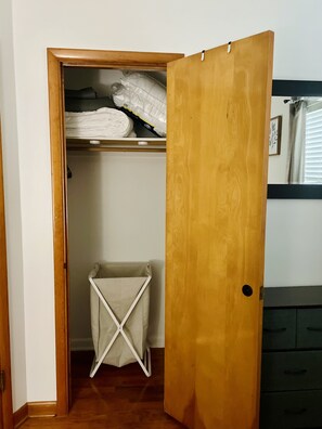 Interior - Cozy Council Bluffs Bungalow 10 mins from Omaha (Council Bluffs)