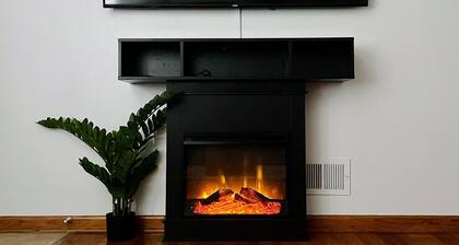 Cozy Council Bluffs Bungalow 10 mins from Omaha