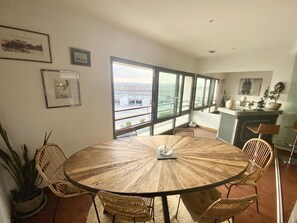 Dining - DOCK - HALL DE LA MAJOR district: . Chic, luxurious setting with sea view (Marseille)