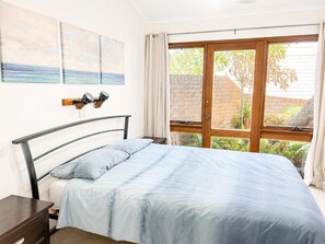 3 bedrooms, iron/ironing board, WiFi