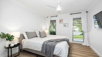 2 bedrooms, iron/ironing board, WiFi, bed sheets