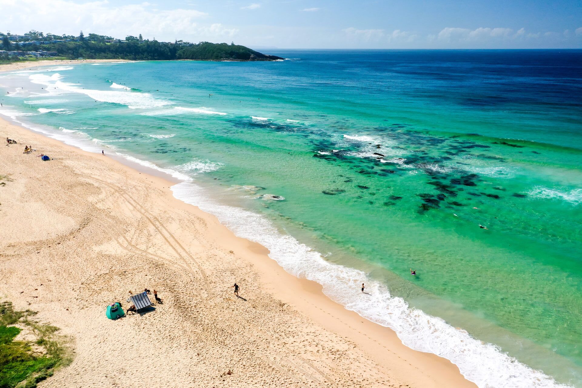 Una spiaggia nelle vicinanze