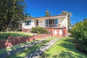 Exterior - So Close to the Beach (Mollymook)