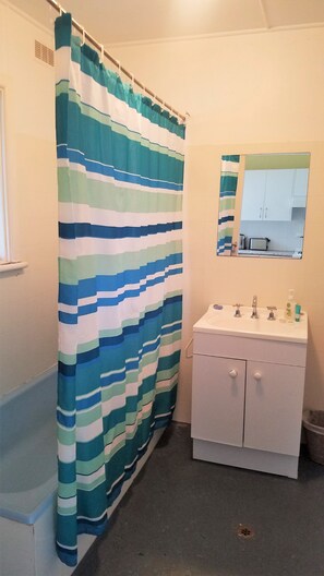 Shower - Donlan's Beach Shack (Mollymook Beach)