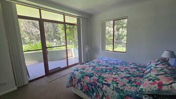 2 bedrooms, iron/ironing board, WiFi
