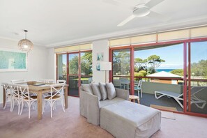 TV - Fathoms 8 at Mollymook (Mollymook Beach)