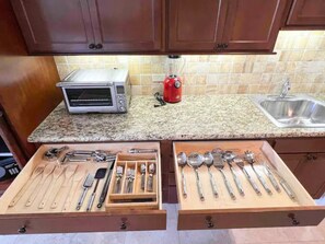 Fridge, microwave, coffee/tea maker, electric kettle - 5 Min Walk to Beach - Condo in Waikiki with 2 Beds (Honolulu)