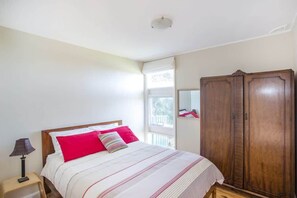 3 bedrooms, iron/ironing board