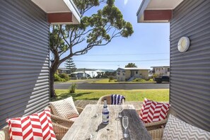 Outdoor dining - Stunning Views at Dolphin Point (Dolphin Point)