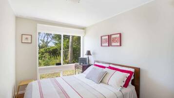 3 bedrooms, iron/ironing board