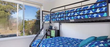 3 bedrooms, iron/ironing board, WiFi