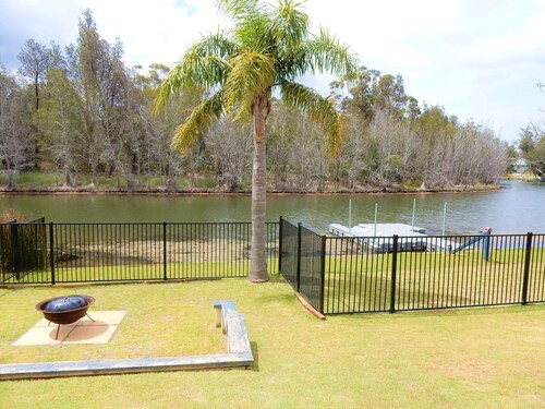 Waterfront Wonder at Lake Conjola