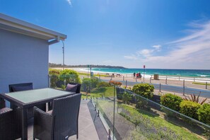 Outdoor dining - Mariners 2 at Mollymook (Mollymook)