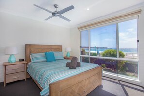 2 bedrooms, iron/ironing board, bed sheets, wheelchair access - Mariners 2 at Mollymook (Mollymook)