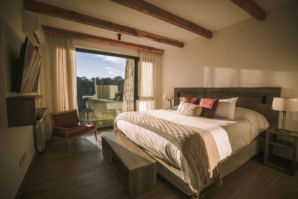 Down comforters, in-room safe, laptop workspace, blackout drapes