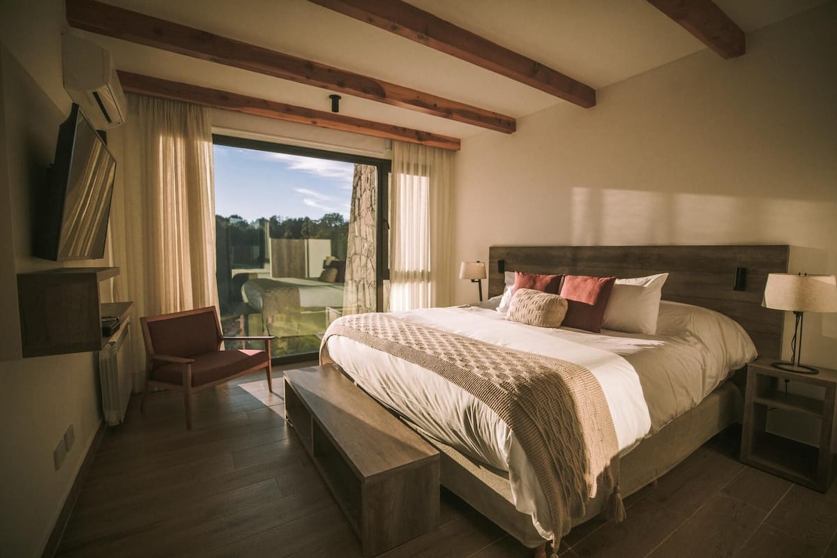 1 bedroom, down duvets, in-room safe, laptop workspace