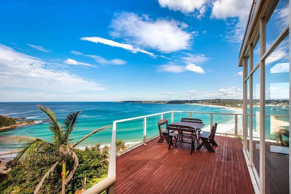 Outdoor dining - Spectacular Views at Mollymook (Mollymook Beach)