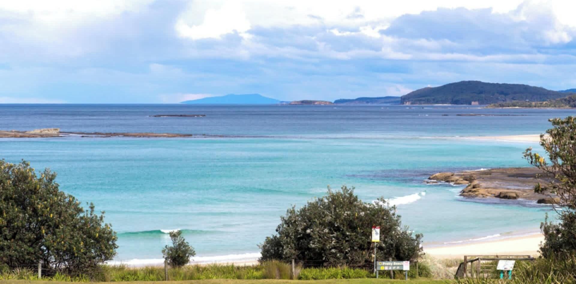 Una spiaggia nelle vicinanze