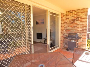 Outdoor dining - Perfect Location Near Collers Beach (Mollymook)