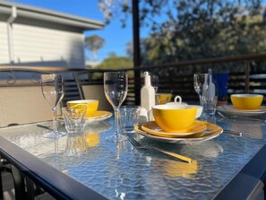 Outdoor dining - Beach Retreat at Mollymook (Mollymook)