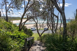 Beach nearby - Seaside Beach House (Dolphin Point)