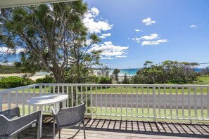 Outdoor dining - Seaside Beach House S (Dolphin Point)