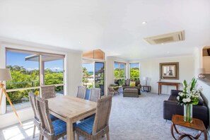 TV, DVD player, books - Summer Days Summary: (Mollymook)