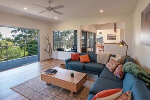 TV, fireplace, DVD player, books