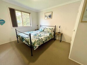 4 bedrooms, iron/ironing board, WiFi